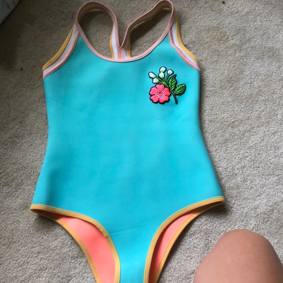 Triangl one piece - Picture 1 of 3